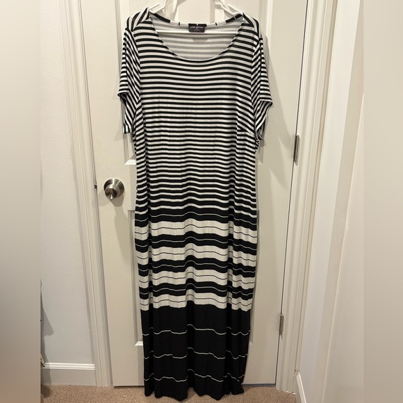 Lane Bryant 22/24 Black White Striped Maxi Dress, Soft & Stretchy - Picture 2 of 6
